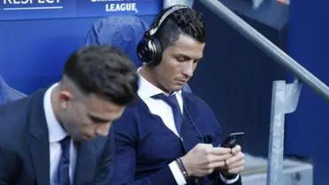 Los celulares que utilizan los jugadores, el de CR7 sorprende