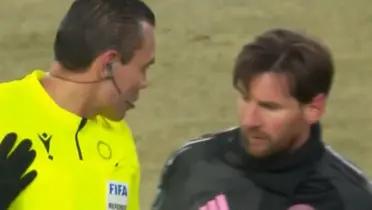 El oscuro pasado del árbitro que le pidió la camiseta a Messi