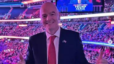 Gianni Infantino roba cámara en la investidura de Donal Trump