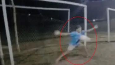 Trágico final: Joven portero pierde la vida tras recibir un balonazo en el pecho