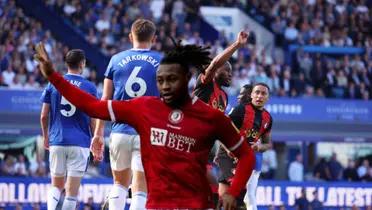 (VIDEO) Semenyo sorprende al mundo del futbol, así fue su particular manera de tirar un penal