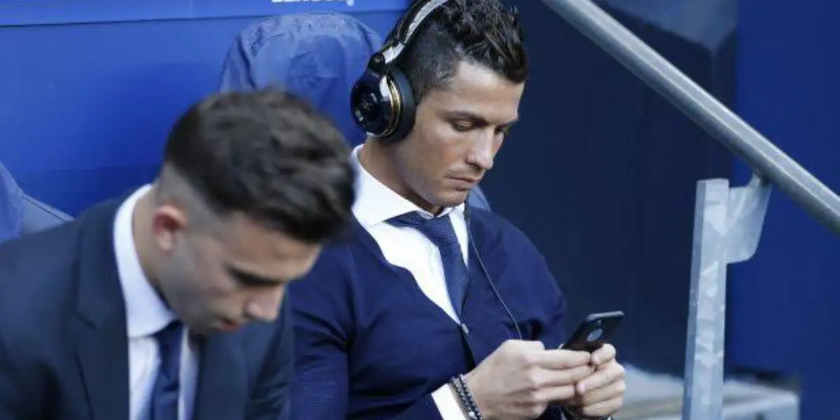 Los celulares que utilizan los jugadores, el de CR7 sorprende